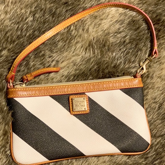 Dooney & Bourke Handbags - Dooney & Burke Slim Wristlet/Clutch Dooney & Bourke Handbags - Dooney & Burke Slim Wristlet/Clutch